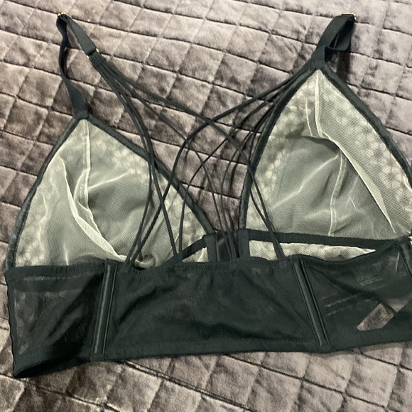 Victoria’s Secret Black lace bralette NWT - Picture 5 of 5